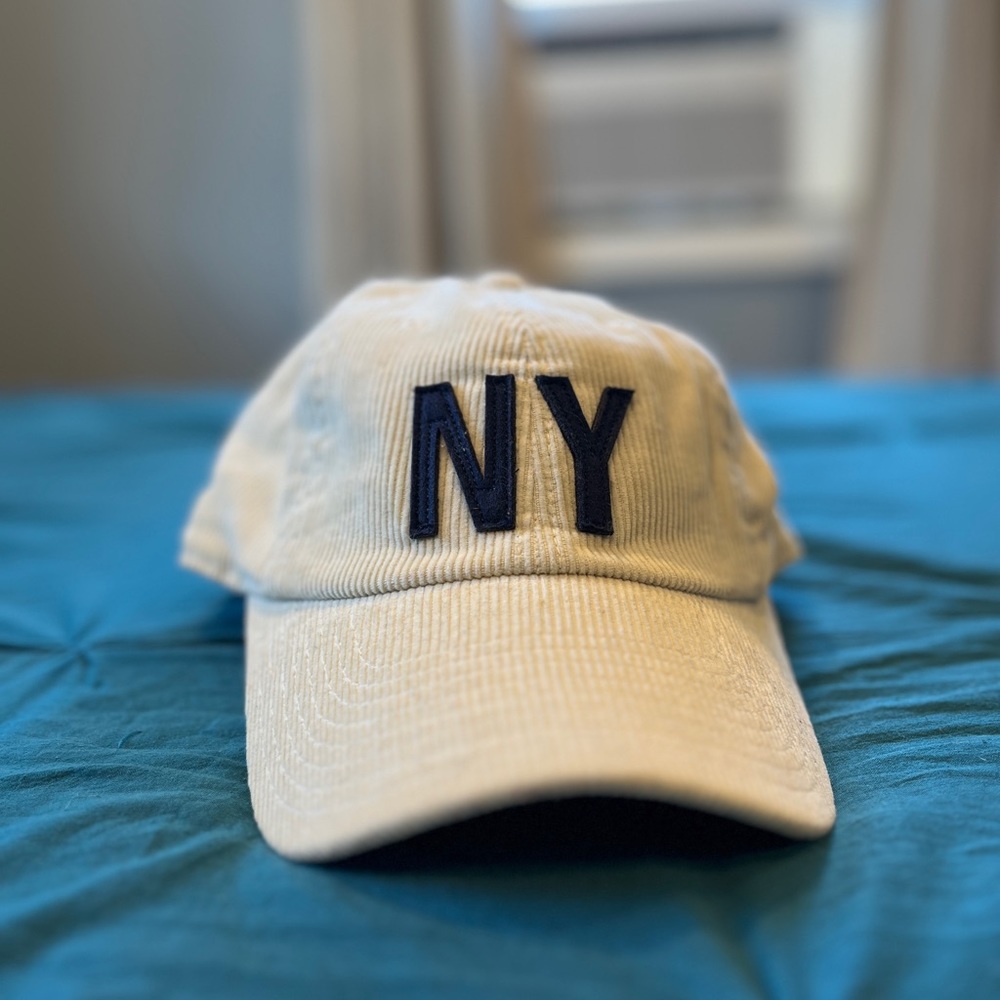 AEO NY Corduroy Cream Hat